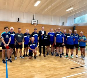 Neue Trikots für die Tischtennisspieler